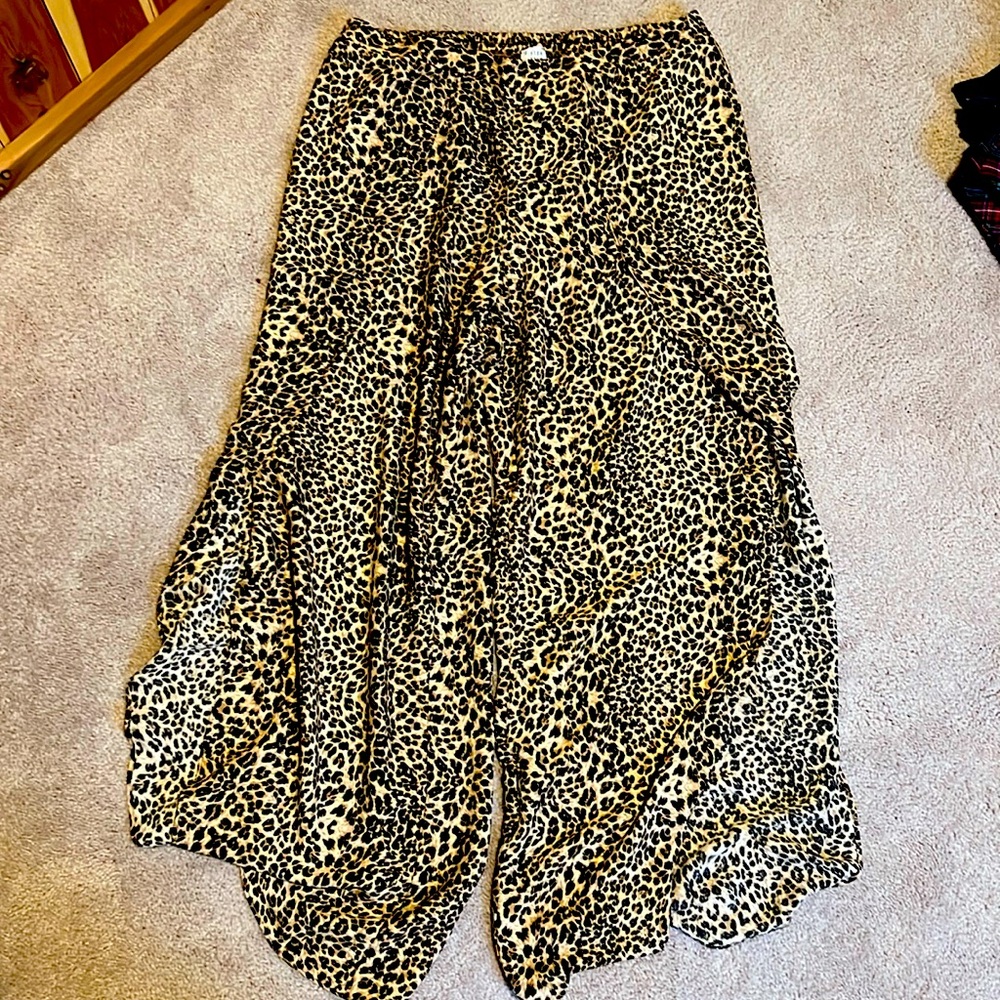 Peyton Jensen palazzo pants from Evereve. Size XL. Leopard print.